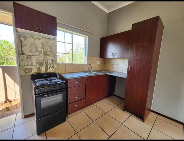 2 BEDROOM TOWNHOUSE FOR SALE IN NORTON PARK